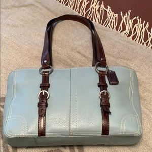 Coach zippered leather handbag perfect for Spring